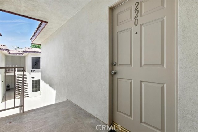 Detail Gallery Image 2 of 21 For 18640 Collins St #220,  Tarzana,  CA 91356 - 2 Beds | 2 Baths