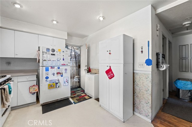 Detail Gallery Image 7 of 19 For 23034 Cedar Way, Crestline,  CA 92325 - 3 Beds | 1 Baths