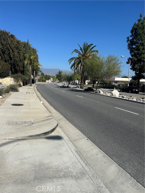 Image 17 of 24 For 2005 Garey Avenue