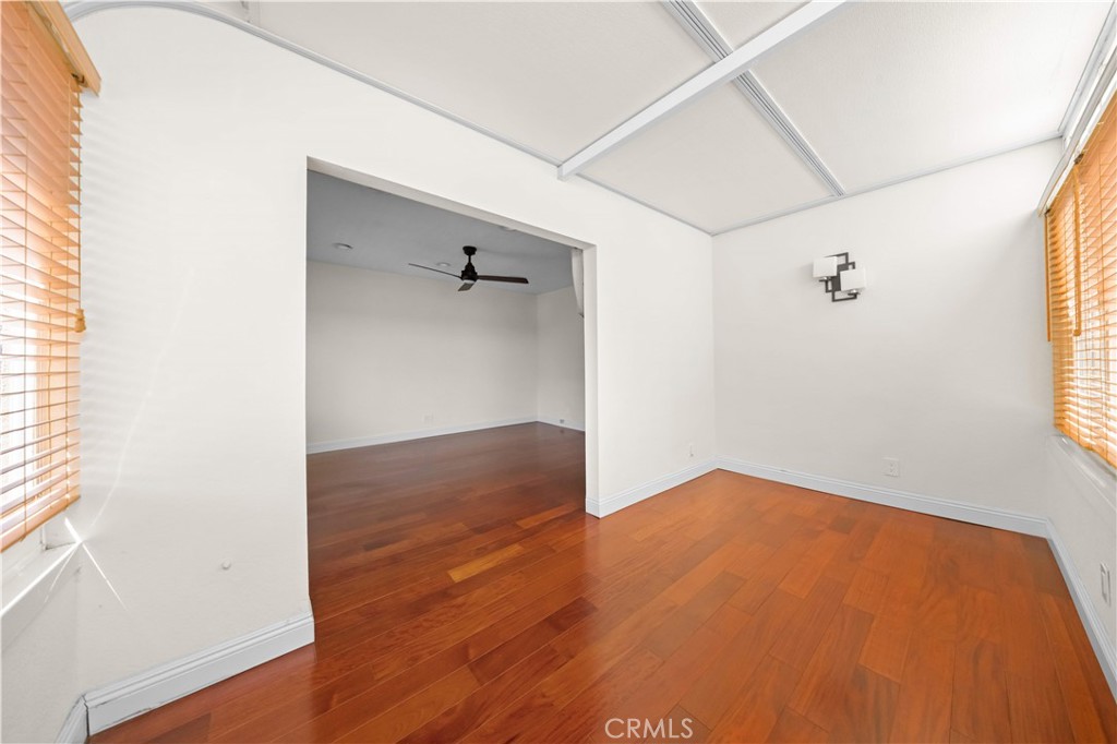 https://media.crmls.org/medias/c8f11cc1-ecd7-400a-ad78-9c9883b4f2ab.jpg?preset=X-Large