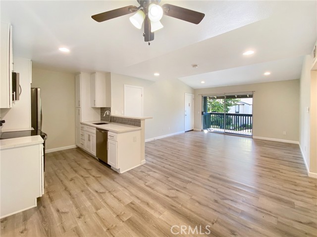 Detail Gallery Image 2 of 26 For 23270 Orange Ave #2,  Lake Forest,  CA 92630 - 3 Beds | 2 Baths