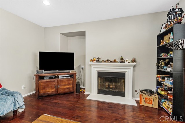 Detail Gallery Image 6 of 39 For 814 Pyramid Ct, Corona,  CA 92880 - 4 Beds | 2/1 Baths