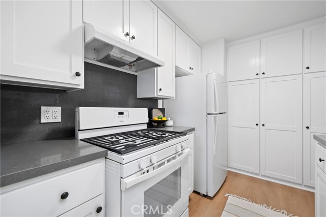 Detail Gallery Image 13 of 48 For 502 36th St, Newport Beach,  CA 92663 - 5 Beds | 4 Baths