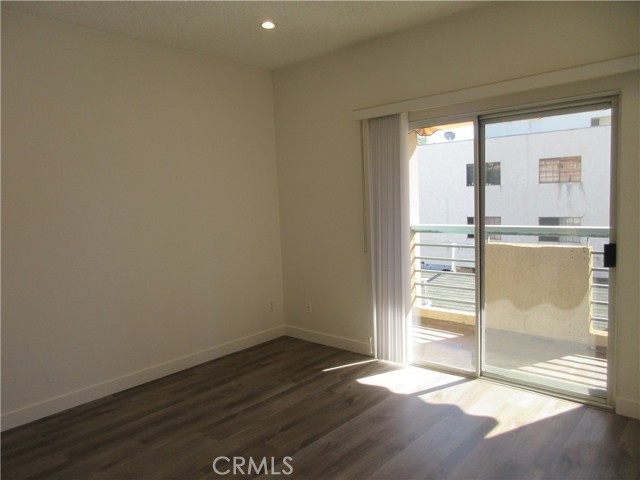 Detail Gallery Image 14 of 25 For 7330 Eton Ave #203,  Canoga Park,  CA 91303 - 2 Beds | 2 Baths