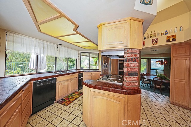 9752 Rangeview Drive, Santa Ana CA: https://media.crmls.org/medias/c8f37c40-96b2-44e7-bab7-29ce526aeca5.jpg