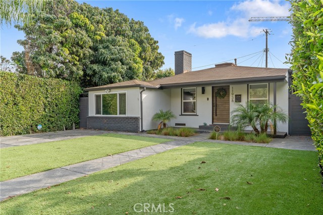 11938 Exposition Boulevard, Los Angeles CA: https://media.crmls.org/medias/c8f42a28-6857-4806-bf54-5a9cb355e40f.jpg