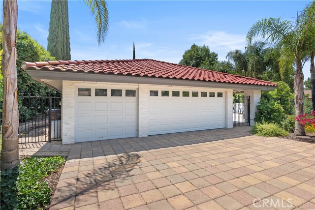 6065 Saint Augustine Drive, Riverside CA: https://media.crmls.org/medias/c8f42c5d-deab-423b-baaa-8763dfd018f7.jpg