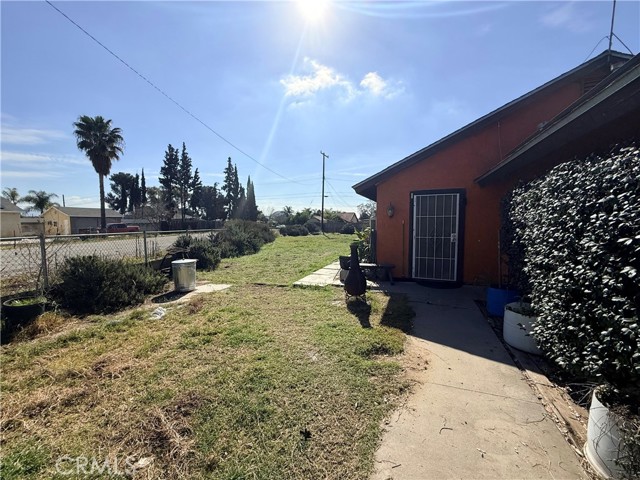 Detail Gallery Image 2 of 35 For 18837 6th, Bloomington,  CA 92316 - 3 Beds | 2 Baths