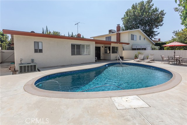 Detail Gallery Image 27 of 39 For 6849 Whitaker Ave, Lake Balboa,  CA 91406 - 3 Beds | 2 Baths