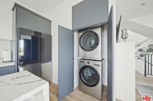 Detail Gallery Image 7 of 17 For 4537 W 16th #1/2,  Los Angeles,  CA 90019 - 3 Beds | 2 Baths