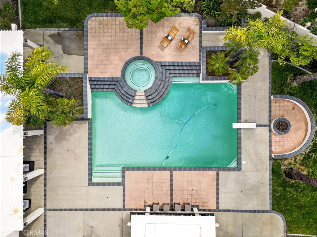 https://media.crmls.org/medias/c8f81dce-4b51-4e5f-a180-9f039d4a86da.jpg?preset=X-Large