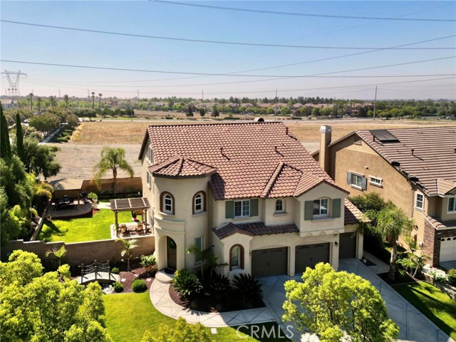 5381 Campania Way, Fontana CA: https://media.crmls.org/medias/c8f8c417-60d8-4eb5-98a5-b609407ae42e.jpg