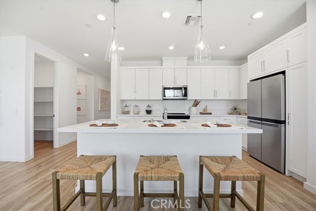 Detail Gallery Image 10 of 38 For 44246 Fleetwood Dr, Lancaster,  CA 93535 - 3 Beds | 2 Baths