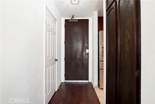 435 S La Fayette Park Place, Los Angeles CA: https://media.crmls.org/medias/c8fde8b7-8ea9-4d15-a89e-68ace5ba3656.jpg