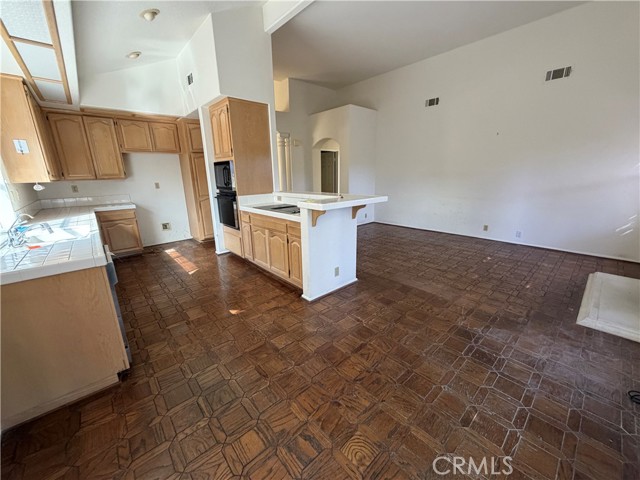 Detail Gallery Image 4 of 6 For 430 Fresh Meadows, Simi Valley,  CA 93065 - 3 Beds | 2 Baths