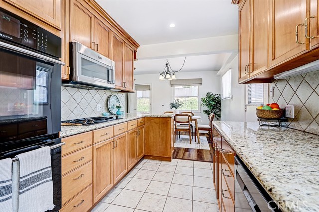 Detail Gallery Image 8 of 30 For 5102 W Carson St, Torrance,  CA 90503 - 3 Beds | 2 Baths