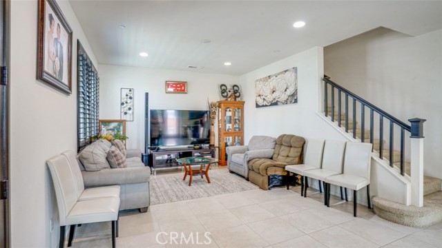 4248 W 5th Street, Santa Ana CA: https://media.crmls.org/medias/c8fe5ea0-ec5f-468e-8b9f-8d045b669761.jpg