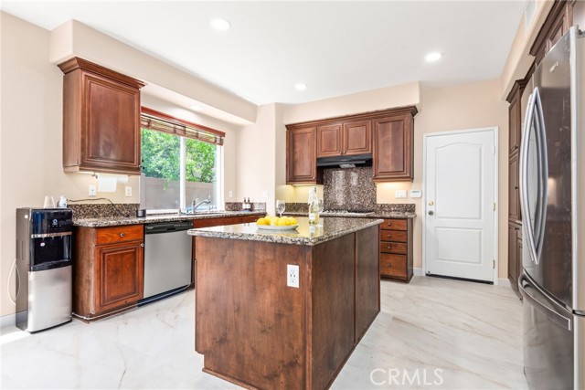 8180 E Brookdale Lane, Anaheim Hills CA: https://media.crmls.org/medias/c8fe6a2b-0410-4f15-8844-686bae6bd2b4.jpg