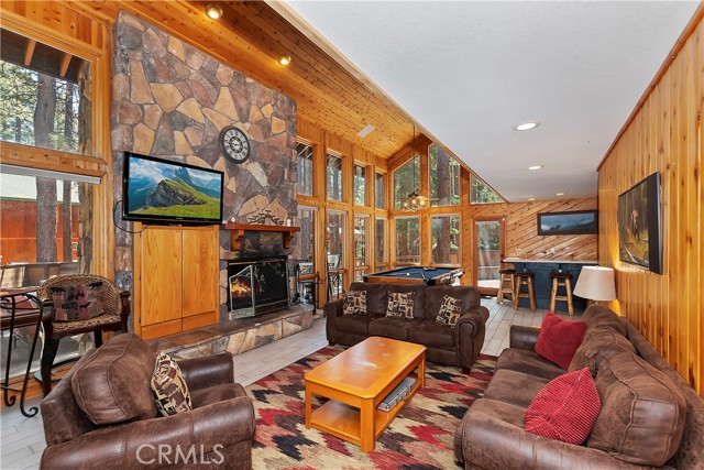 Detail Gallery Image 9 of 50 For 733 Winterset Ct, Big Bear Lake,  CA 92315 - 3 Beds | 2/1 Baths