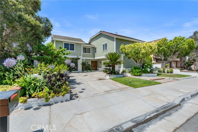 3562 Venture Drive, Huntington Beach CA: https://media.crmls.org/medias/c8feeb38-f4cb-46ae-a650-7e220190e720.jpg