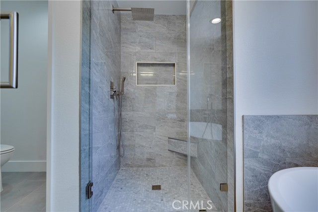 417 Bay Hill Drive, Newport Beach CA: https://media.crmls.org/medias/c8ffb5a7-51f4-48eb-b12c-b25b4a162764.jpg