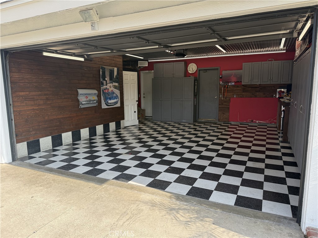 https://media.crmls.org/medias/c8ffff79-478a-4fab-9a74-06371153ce84.jpg?preset=X-Large