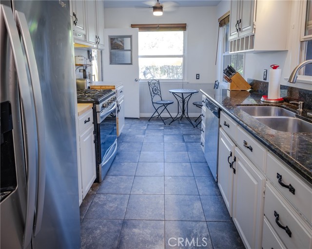 Detail Gallery Image 8 of 25 For 10773 Redmont Ave, Tujunga,  CA 91042 - 2 Beds | 2 Baths