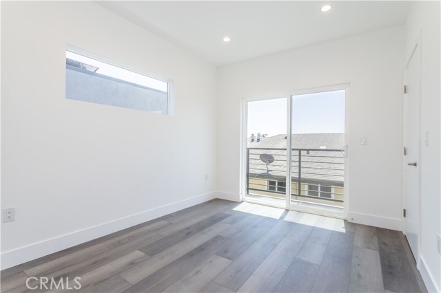 1032 N Oxford Avenue, Los Angeles CA: https://media.crmls.org/medias/c9001b72-977a-4bb6-96b9-16c8a483cb75.jpg