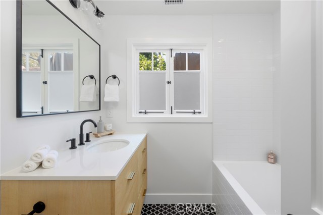 Detail Gallery Image 15 of 16 For 556 Through St, Laguna Beach,  CA 92651 - 4 Beds | 3 Baths