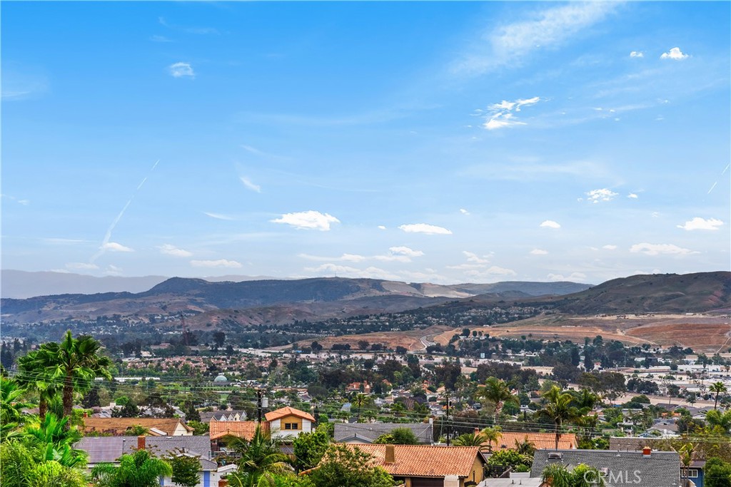 https://media.crmls.org/medias/c9012a9e-bcaf-44f4-87d5-6017c0696da4.jpg?preset=X-Large