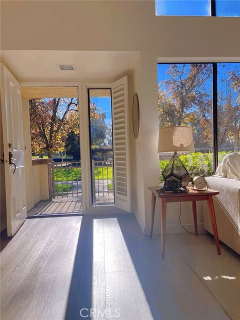 Detail Gallery Image 2 of 5 For 94 Smokestone, Irvine,  CA 92614 - 2 Beds | 1/1 Baths