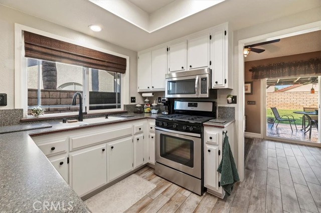 Detail Gallery Image 16 of 34 For 1921 Lynwood, Corona,  CA 92881 - 3 Beds | 2 Baths