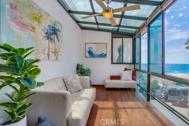 Living room/ Sun Room View