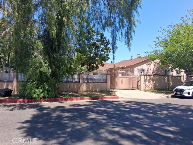 Detail Gallery Image 4 of 4 For 7502 Remmet Ave, Canoga Park,  CA 91303 - 2 Beds | 1 Baths