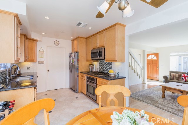 121 Broadway, Redondo Beach, California 90277, 3 Bedrooms Bedrooms, ,2 BathroomsBathrooms,Residential,Sold,Broadway,PV17038019