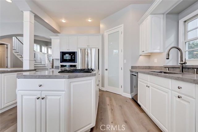 576 27th Street, Manhattan Beach CA: https://media.crmls.org/medias/c90374cd-4b33-458c-a4b1-3cdc7402f1e7.jpg