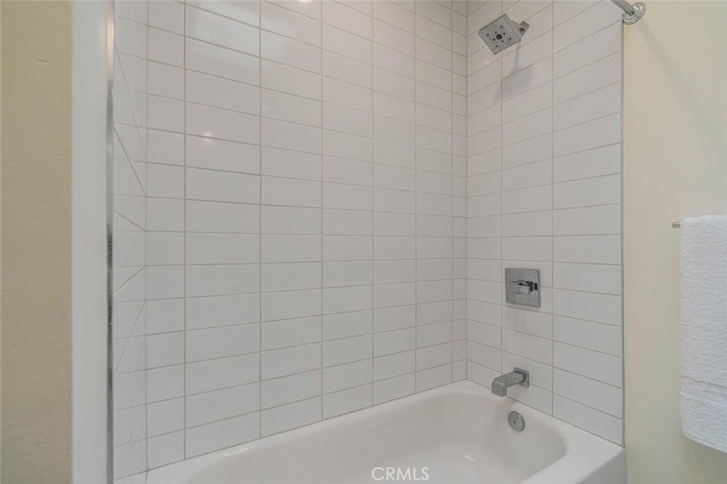 https://media.crmls.org/medias/c90394b3-db01-4e0e-974f-b7155a12a601.jpg?preset=X-Large