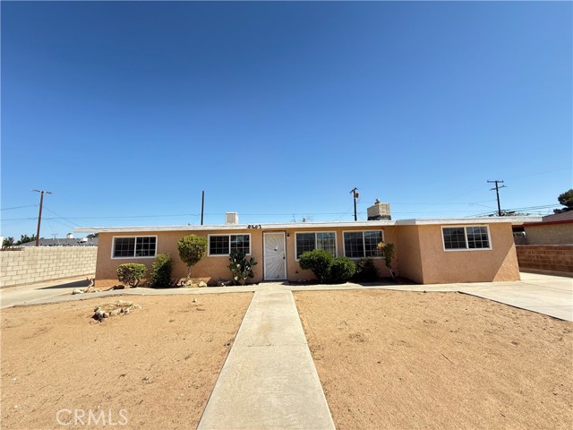 Detail Gallery Image 5 of 27 For 8461 Eucalyptus Ave, California City,  CA 93505 - 4 Beds | 1/1 Baths
