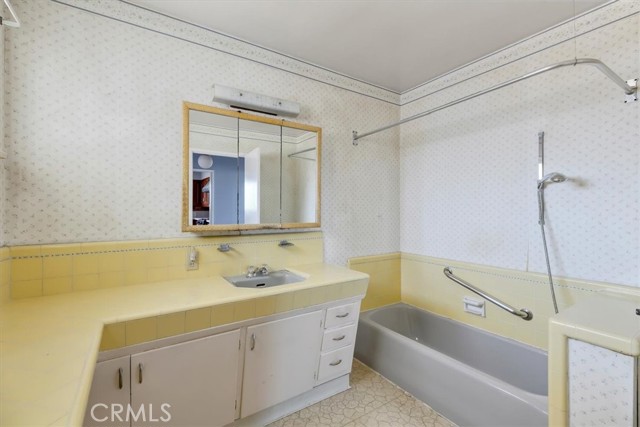 445 Calle Mayor, Redondo Beach, California 90277, 3 Bedrooms Bedrooms, ,2 BathroomsBathrooms,Residential,For Sale,Calle Mayor,SB25203937