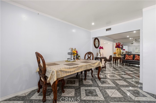 Detail Gallery Image 11 of 45 For 17174 Los Alimos, Granada Hills,  CA 91344 - 4 Beds | 3 Baths