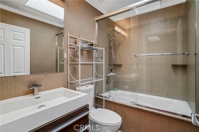 18730 Hatteras Street, Tarzana CA: https://media.crmls.org/medias/c903f50b-8b5c-4963-b179-7b8500a015bd.jpg