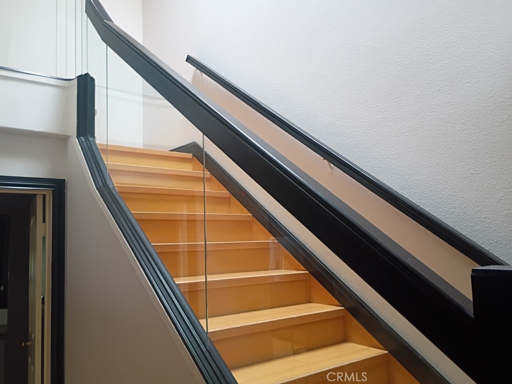 https://media.crmls.org/medias/c904598b-c19b-416d-bd58-ca49a3003c2b.jpg?preset=X-Large