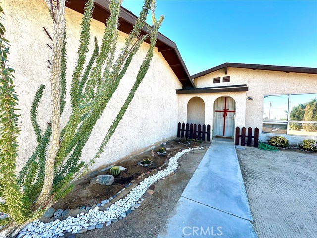 Detail Gallery Image 1 of 31 For 5528 Daisy, Twentynine Palms,  CA 92277 - 3 Beds | 2 Baths