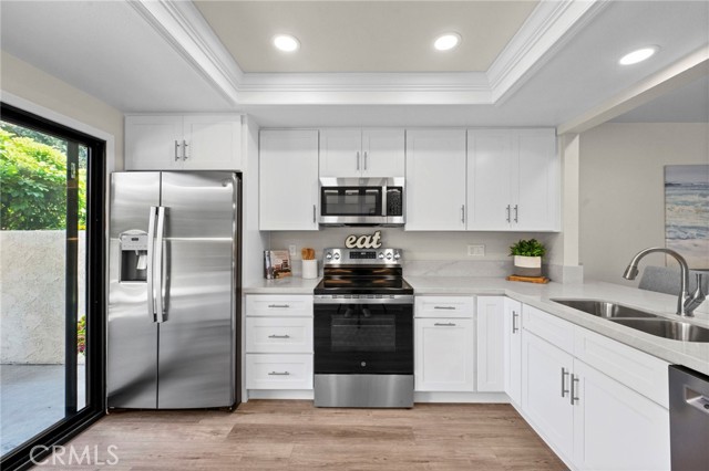 18325 Gum Tree Lane, Huntington Beach CA: https://media.crmls.org/medias/c904c3ce-c6ad-471a-8a33-c9d0d5cb4dbc.jpg