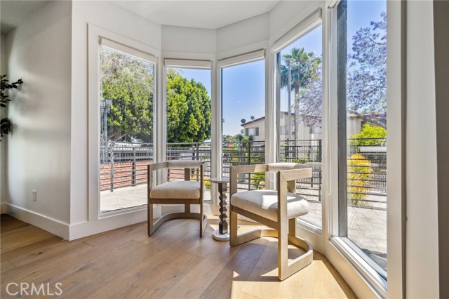 6521 Homewood Avenue, Los Angeles CA: https://media.crmls.org/medias/c9057d09-d7c6-405a-8c29-d13ed8e9bd30.jpg