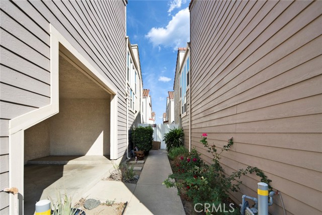 12951 Royal Palm Cir, Chino CA: https://media.crmls.org/medias/c906a9dd-7a78-48b3-854b-4290c464ad0d.jpg