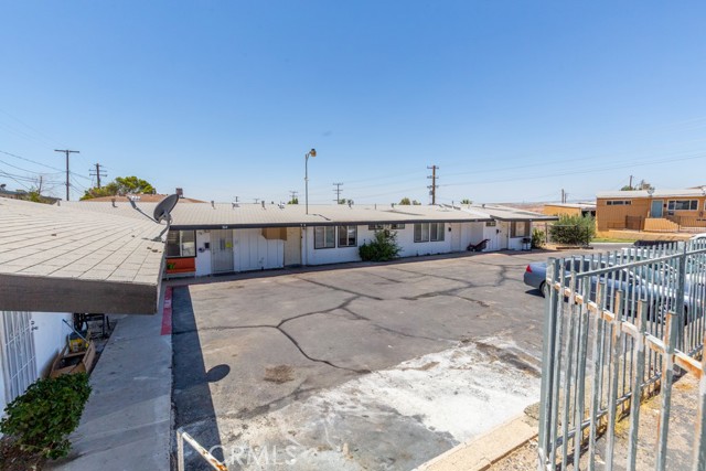 518 W Fredricks Street, Barstow CA: https://media.crmls.org/medias/c9074f5d-9efe-4812-add0-d559b6d6e7e8.jpg