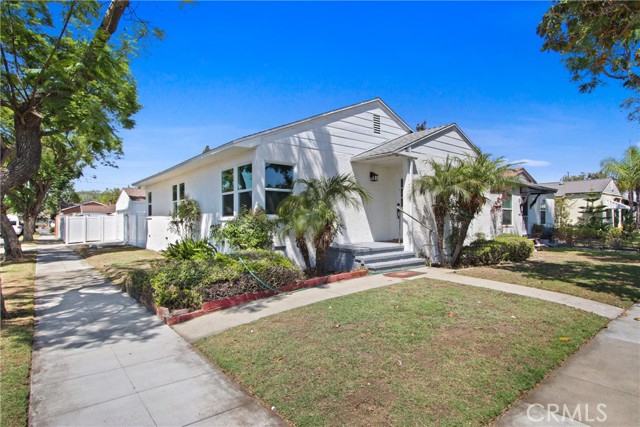 1801 E Curry Street, Long Beach CA: https://media.crmls.org/medias/c9076ae0-13d0-4f51-a26c-3f59d57e5078.jpg
