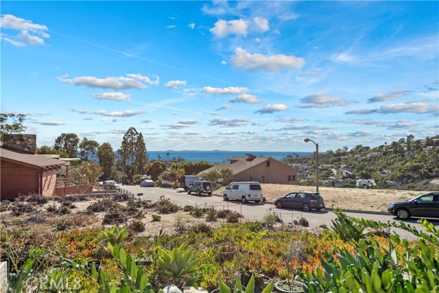 1414 Morningside Drive, Laguna Beach CA: https://media.crmls.org/medias/c907d795-94f1-4cb0-b116-f7d113b19dd7.jpg