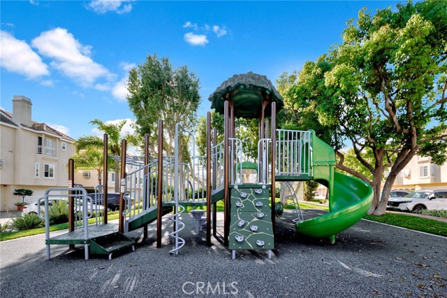 Detail Gallery Image 23 of 28 For 2825 Plaza Del Amo #106,  Torrance,  CA 90503 - 3 Beds | 2/1 Baths